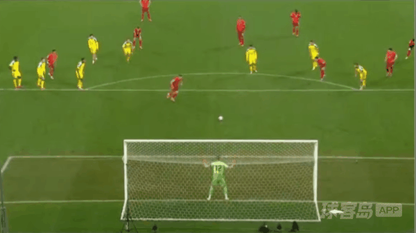 60'扎卡点球破门! 瑞士 2- 1瑞典