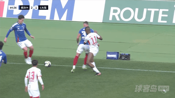 64'高桥仁胡两黄变一红直接罚下! 横滨水手 2- 1大阪樱花