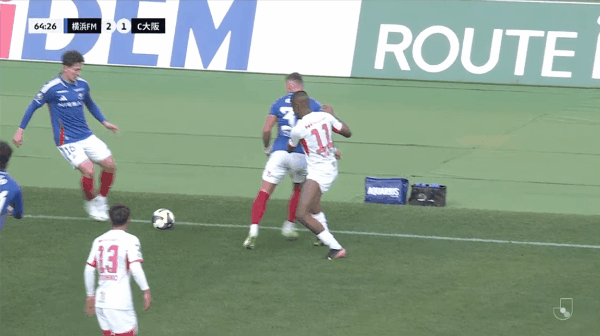 64'高桥仁胡两黄变一红直接罚下! 横滨水手 2- 1大阪樱花