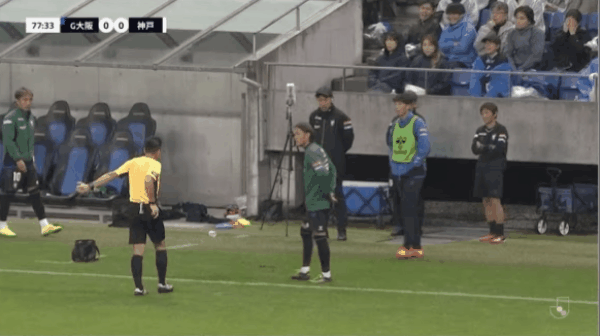 78'东口顺昭惨遭直红! 大阪钢巴 0- 0神户胜利船