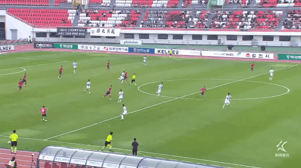 42'李东熙惨遭直红! 金泉尚武 0- 0浦项制铁