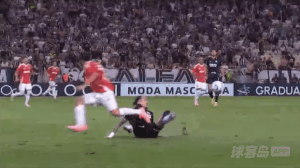 4'维尼修斯惨遭直红! 塞阿拉 0- 0巴西国际