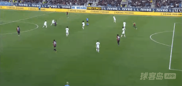 52'切利克惨遭直红! 卡利亚里 0- 0罗马