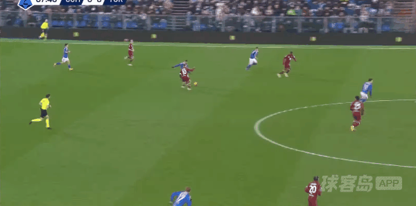 8'杜维卡斯破门! 科莫 1- 0都灵