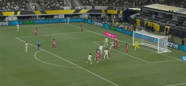 57'蒙特斯破门! 苏里南 0- 1墨西哥