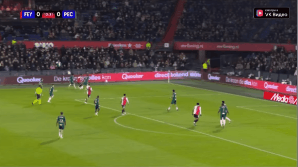 11'上田绮世破门! 费耶诺德 1- 0兹沃勒