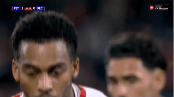 37'Q.廷贝尔点球破门! 费耶诺德 3- 0兹沃勒
