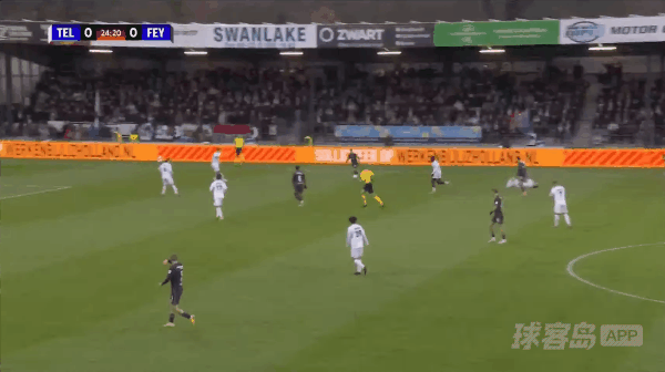 25'上田绮世破门! 特尔斯达 0- 1费耶诺德
