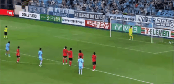 61'塞西尼亚点球破门! 大邱FC 1- 2江原FC