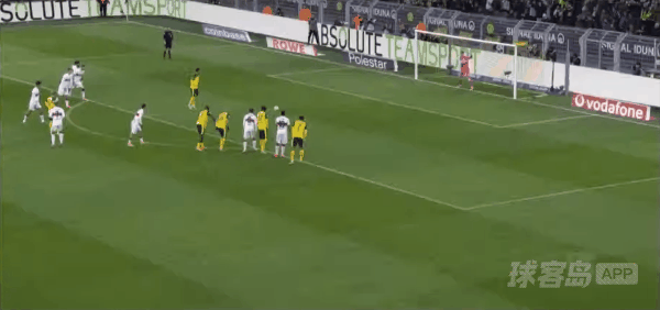34'詹点球破门! 多特蒙德 1- 0斯图加特