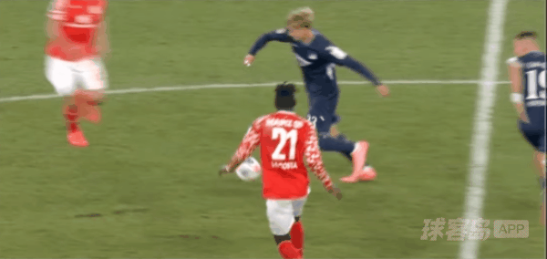 88'科尔惨遭直红! 美因茨 1- 1霍芬海姆