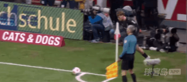17'莱特施乌龙破门! 美因茨 0- 1门兴