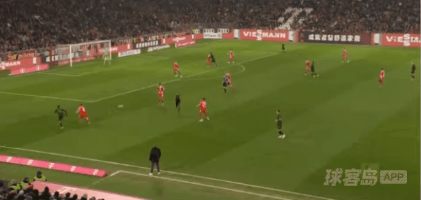 81'马森戈破门! 拜仁 1- 2奥格斯堡