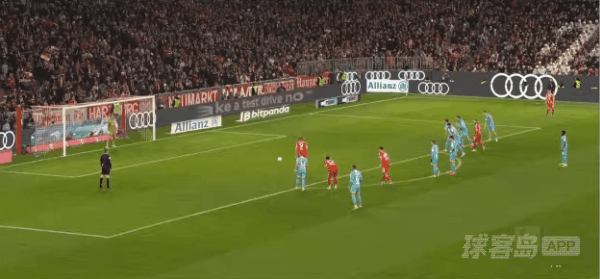 45'凯恩点球破门! 拜仁 2- 1霍芬海姆
