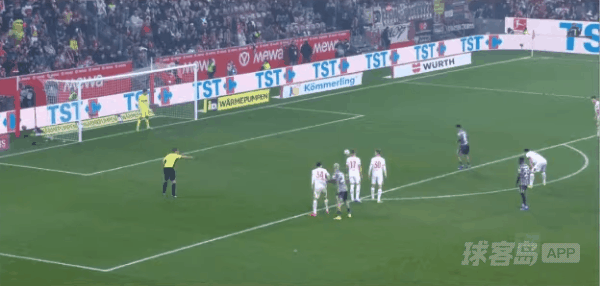 80'阿米里点球破门! 美因茨 2- 0奥格斯堡
