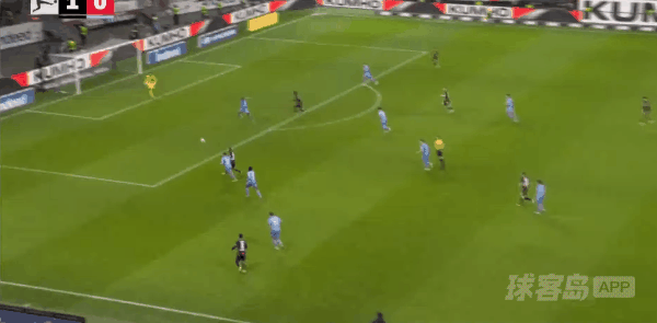 81'巴霍亚破门! 法兰克福 2- 0弗赖堡