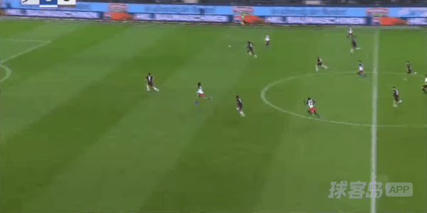 22'维埃拉破门! 汉堡 1- 0莱比锡