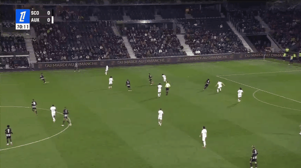 71'阿克帕乌龙破门! 昂热 1- 0欧塞尔