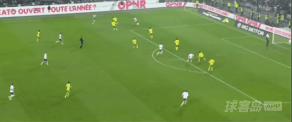 70'萨特里亚诺破门! 里昂 2- 0南特