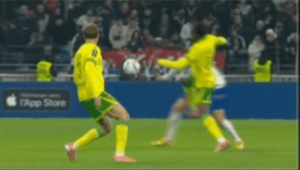 43'姆旺加惨遭直红! 里昂 0- 0南特