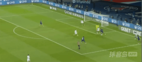 67'克瓦拉茨赫利亚破门! 巴黎圣日耳曼 3- 0雷恩