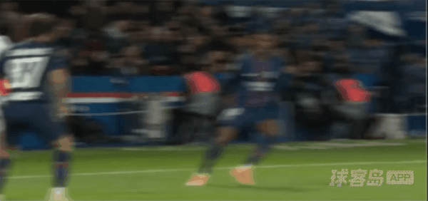 74'雅奎特两黄变一红直接罚下! 巴黎圣日耳曼 3- 0雷恩