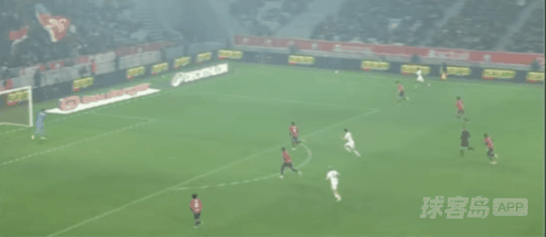 25'帕尼切利破门! 里尔 0- 1斯特拉斯堡