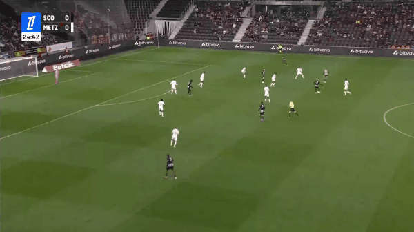 25'穆通破门! 昂热 1- 0梅斯