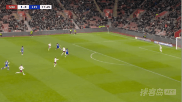 23'阿扎兹破门! 南安普敦 2- 0莱斯特城