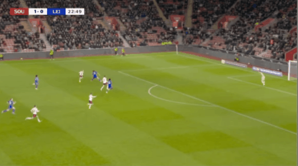 23'阿扎兹破门! 南安普敦 2- 0莱斯特城