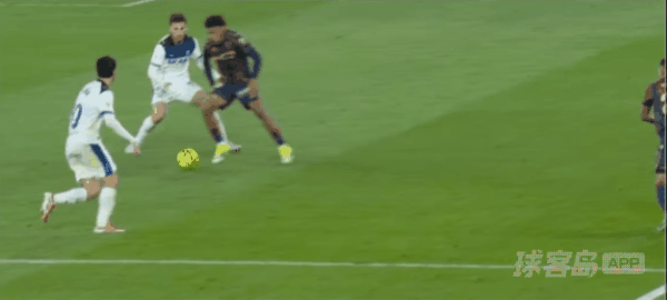 61'帕拉达两黄变一红直接罚下! 莱万特 0- 0阿拉维斯