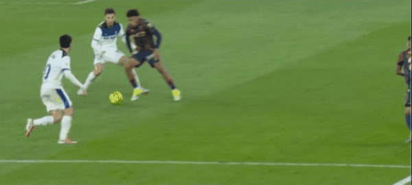61'帕拉达两黄变一红直接罚下! 莱万特 0- 0阿拉维斯