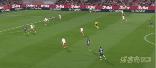 58'尤特格拉破门! 吉罗纳 1- 1塞尔塔维戈
