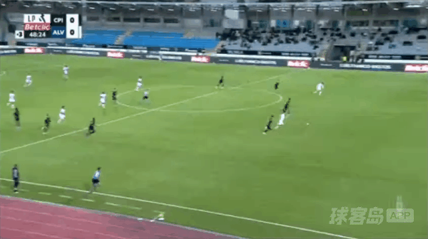 48'塞奎拉惨遭直红! 卡沙比亚 0- 0艾华卡