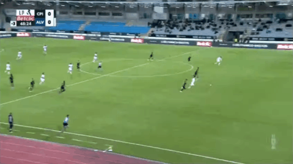 48'塞奎拉惨遭直红! 卡沙比亚 0- 0艾华卡
