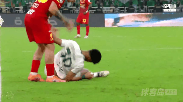 49'乔汉尼惨遭直红! 吉达国民 1- 0卡达西亚