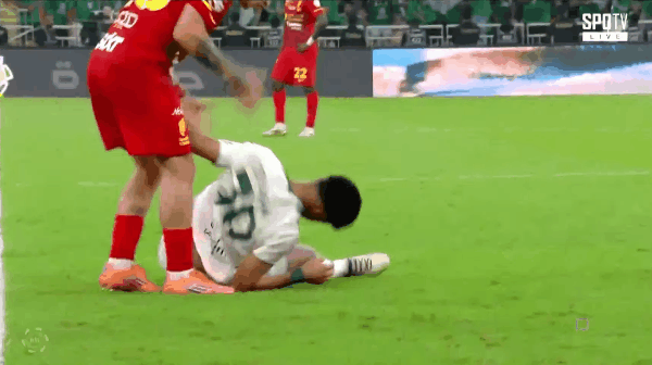 49'乔汉尼惨遭直红! 吉达国民 1- 0卡达西亚