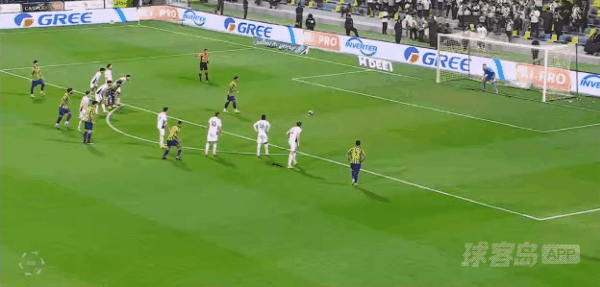 27'马丁内斯点球破门! 布赖代塔亚文 1- 0利雅得青年