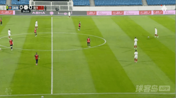 35'奧基塔破门! 达马克 1- 0利雅得体育