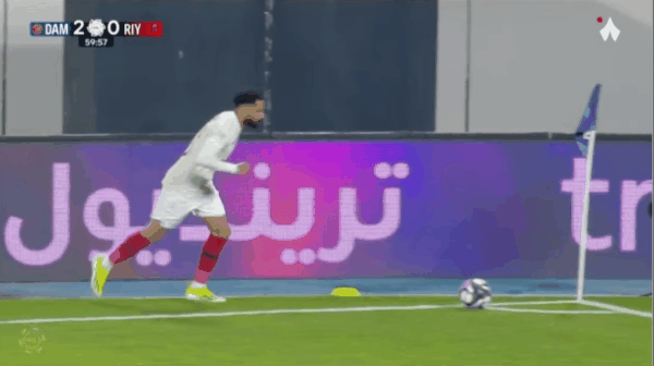 60'豪萨维破门! 达马克 3- 0利雅得体育