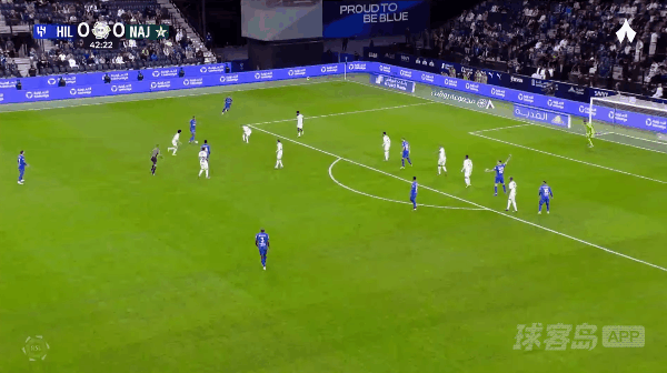 43'本泽马破门! 利雅得新月 1- 0阿尔纳泽马