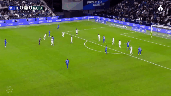 43'本泽马破门! 利雅得新月 1- 0阿尔纳泽马