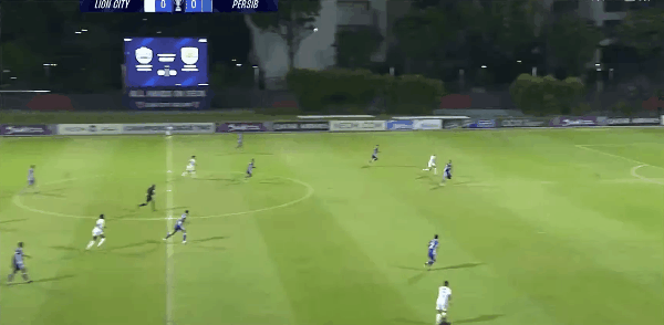 9'蒂伊破门! 狮城水手 1- 0万隆