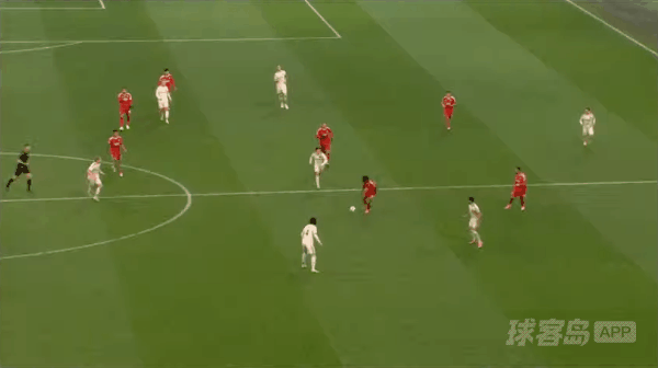 90'巴雷罗破门! 阿贾克斯 0- 2本菲卡