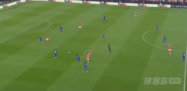 16'帕夫利迪斯破门! 本菲卡 2- 0卡拉巴克