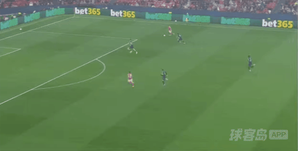 36'施耶德鲁普破门! 本菲卡 1- 1皇家马德里