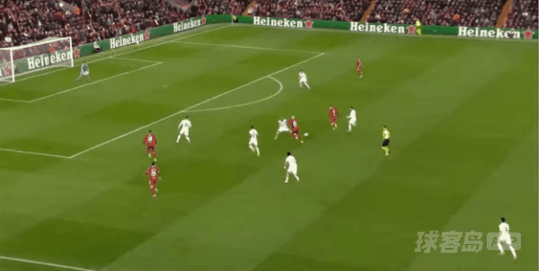 21'维尔茨破门! 利物浦 2- 0卡拉巴克