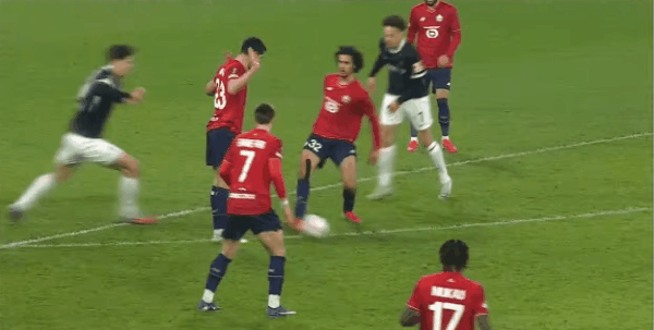 74'埃格施泰因惨遭直红! 里尔 0- 0弗赖堡