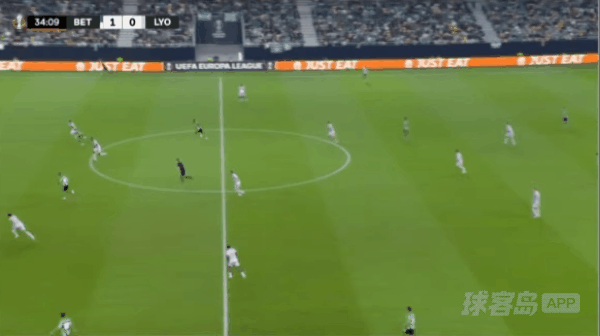 35'安东尼破门! 皇家贝蒂斯 2- 0里昂