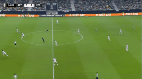 35'安东尼破门! 皇家贝蒂斯 2- 0里昂